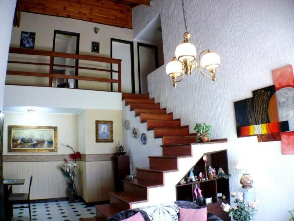 VENTA - PUNTA MOGOTES - INMUEBLE DE CATEGORÍA. CHALET 5 AMBIENTES MAS ESTUDIO. AVENIDA CERVANTES SAAVEDRA AL 2800.