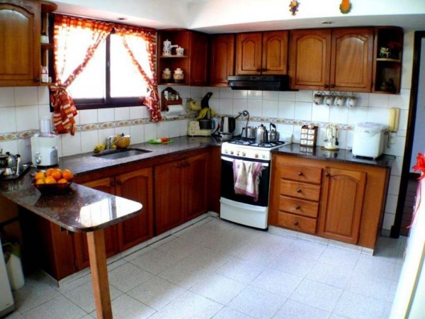 VENTA - PUNTA MOGOTES - INMUEBLE DE CATEGORÍA. CHALET 5 AMBIENTES MAS ESTUDIO. AVENIDA CERVANTES SAAVEDRA AL 2800.