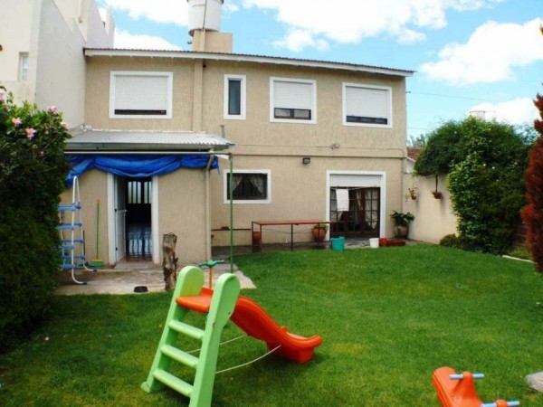VENTA - PUNTA MOGOTES - INMUEBLE DE CATEGORÍA. CHALET 5 AMBIENTES MAS ESTUDIO. AVENIDA CERVANTES SAAVEDRA AL 2800.
