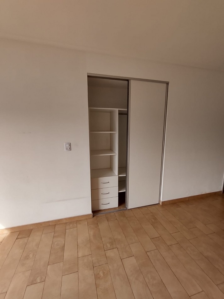 ALQUILER - MONOAMBIENTE  - SAENZ PEÑA - CON AIRE ACONDICIONADO Y PLACARD