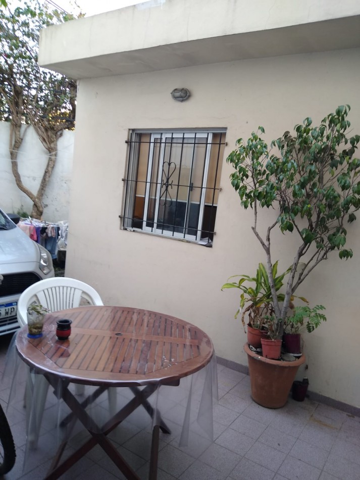 VENTA - CASA CUATRO AMBIENTES - SANTOS LUGARES - TIPO DUPLEX - ACEPTA PERMUTA MENOR VALOR