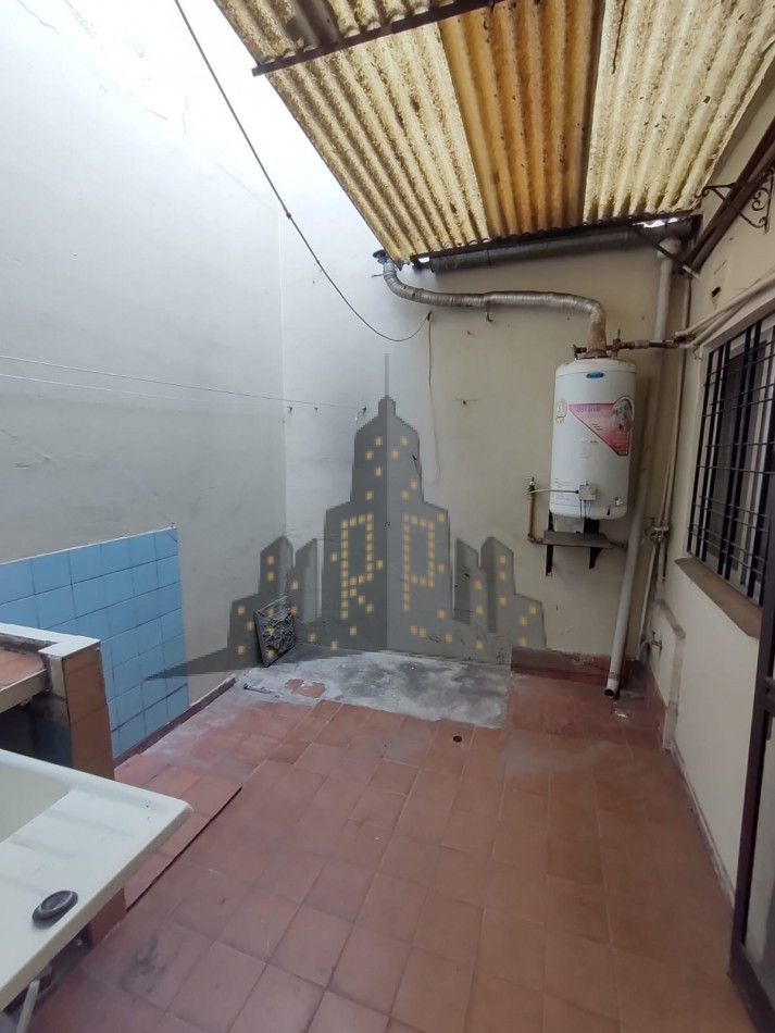 VENTA EN BLOCK - CASA TIPO PH PARA DOS FAMILAS - OPORTUNIDAD - CASEROS - 3 AMBIENTES - 2 AMBIENTES CON COCHERA