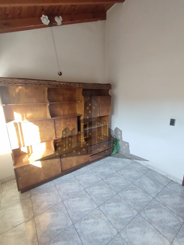 VENTA EN BLOCK - CASA TIPO PH PARA DOS FAMILAS - OPORTUNIDAD - CASEROS - 3 AMBIENTES - 2 AMBIENTES CON COCHERA