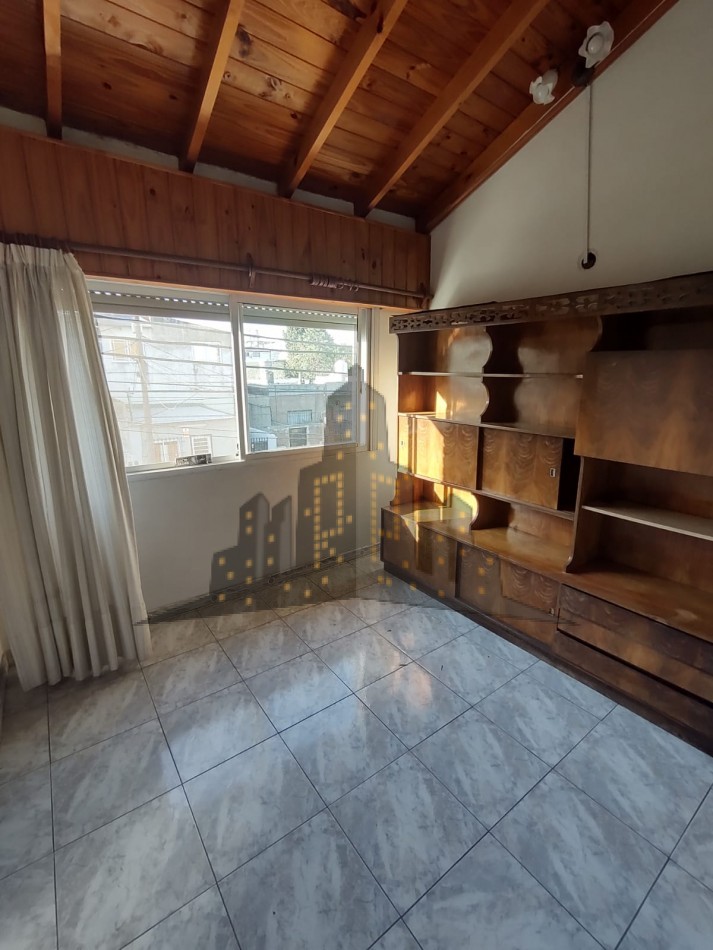 VENTA EN BLOCK - CASA TIPO PH PARA DOS FAMILAS - OPORTUNIDAD - CASEROS - 3 AMBIENTES - 2 AMBIENTES CON COCHERA