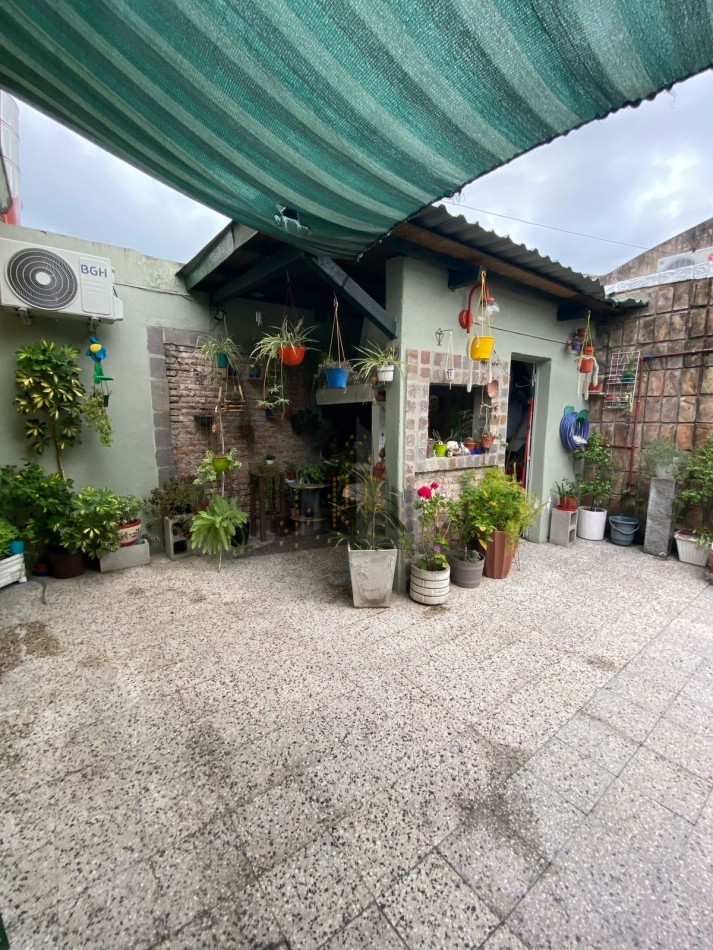 VENTA - CASEROS NORTE - PH AL FRENTE - TRES AMBIENTES - CON PATIO