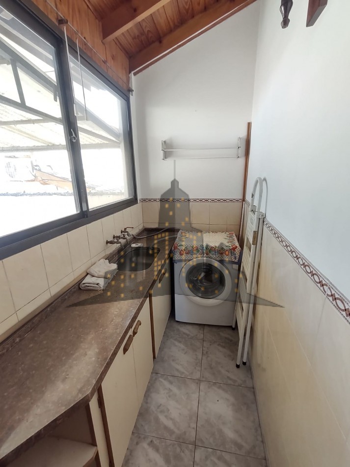 VENTA EN BLOCK - CASA TIPO PH PARA DOS FAMILAS - OPORTUNIDAD - CASEROS - 3 AMBIENTES - 2 AMBIENTES CON COCHERA