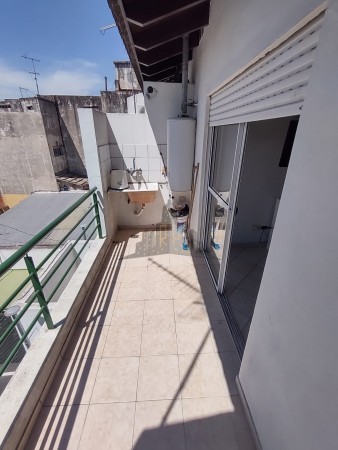 VENTA - DEPARTAMENTO - DOS AMBIENNTES - ENTRE PISO - CASEROS - BAJAS EXPENSAS - BALCON