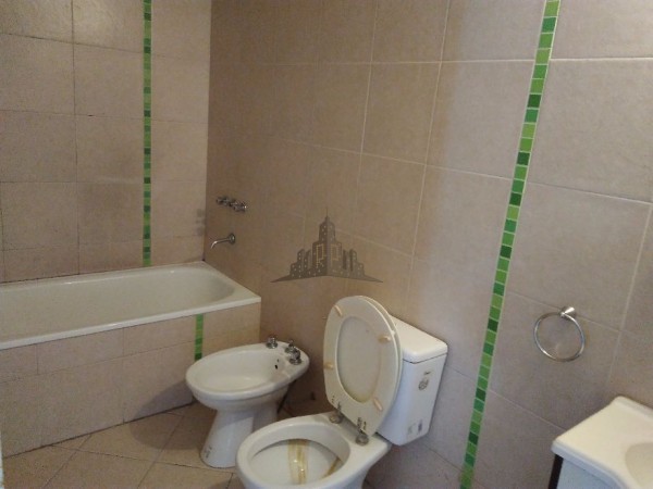 VENTA - DEPARTAMENTO - DOS AMBIENNTES - ENTRE PISO - CASEROS - BAJAS EXPENSAS - BALCON
