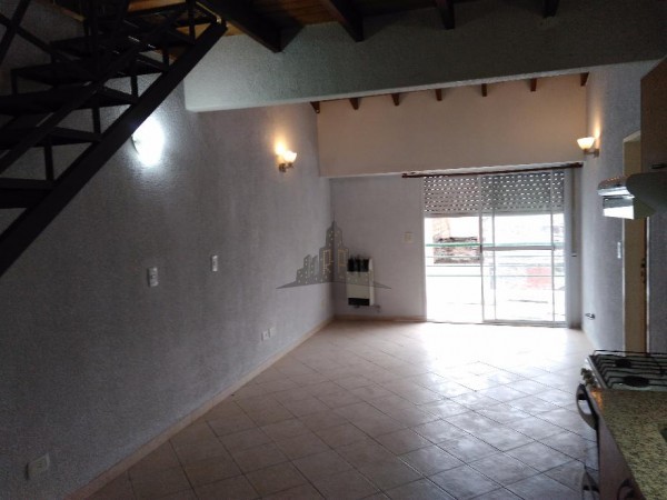 VENTA - DEPARTAMENTO - DOS AMBIENNTES - ENTRE PISO - CASEROS - BAJAS EXPENSAS - BALCON