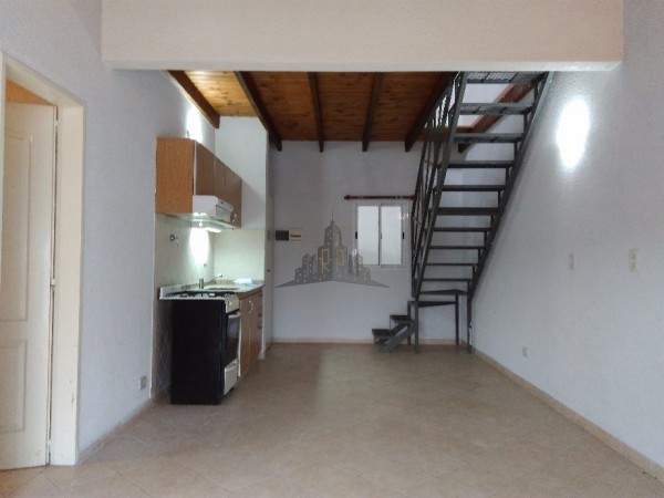 VENTA - DEPARTAMENTO - DOS AMBIENNTES - ENTRE PISO - CASEROS - BAJAS EXPENSAS - BALCON