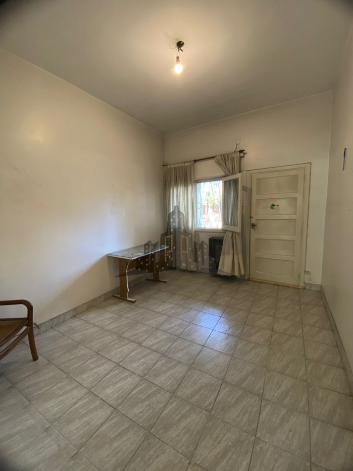 VENTA - CASA 4 AMBIENTES - CASEROS NORTE - GARAGE - FONDO - APTA CREDITO