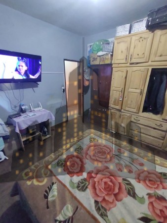 VENTA - CASA - TRES AMBIENTES - COCHERA PASANTE - LOTE PROPIO - IDEAL INVERSOR - GALPON FAMILIAR - TERRAZA - EXCELENTE UBICACION - CASEROS NORTE CENTRO - TRES DE FEBRERO