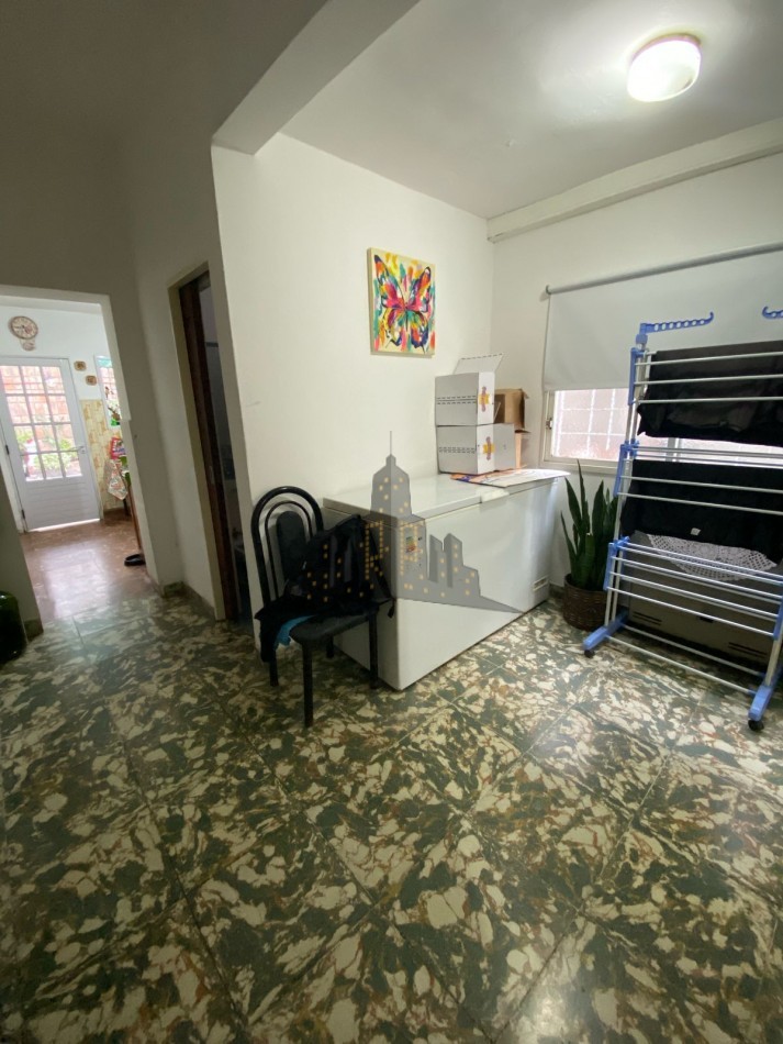 VENTA - CASEROS NORTE - PH AL FRENTE - TRES AMBIENTES - CON PATIO