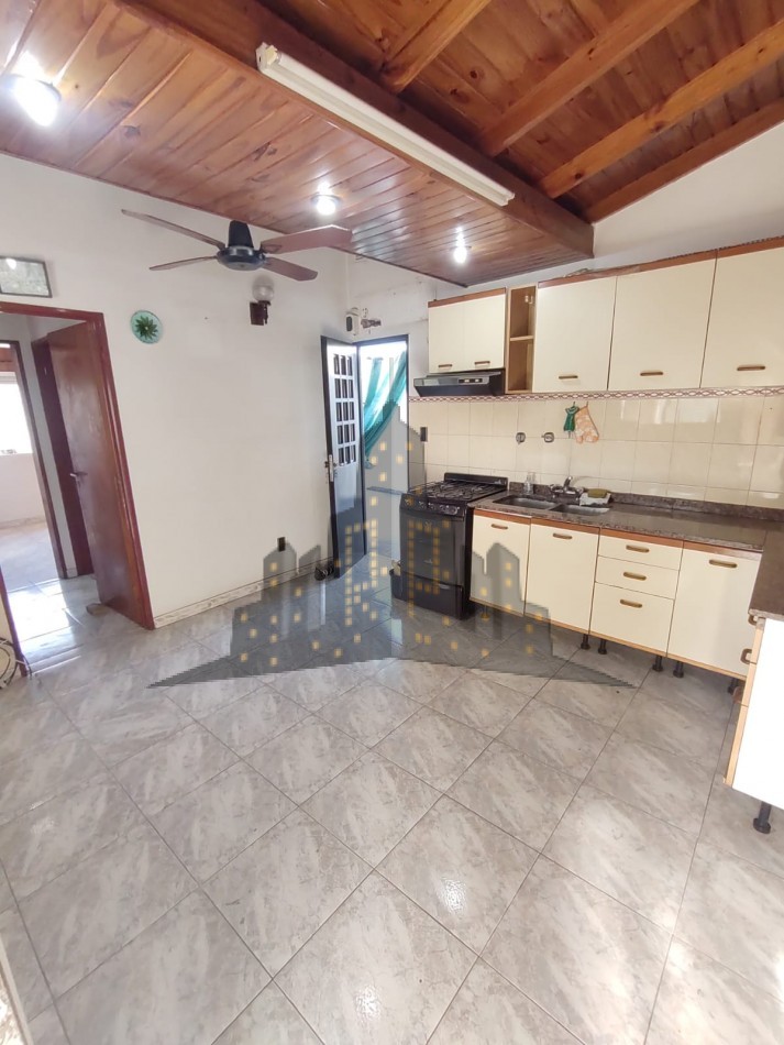 VENTA EN BLOCK - CASA TIPO PH PARA DOS FAMILAS - OPORTUNIDAD - CASEROS - 3 AMBIENTES - 2 AMBIENTES CON COCHERA