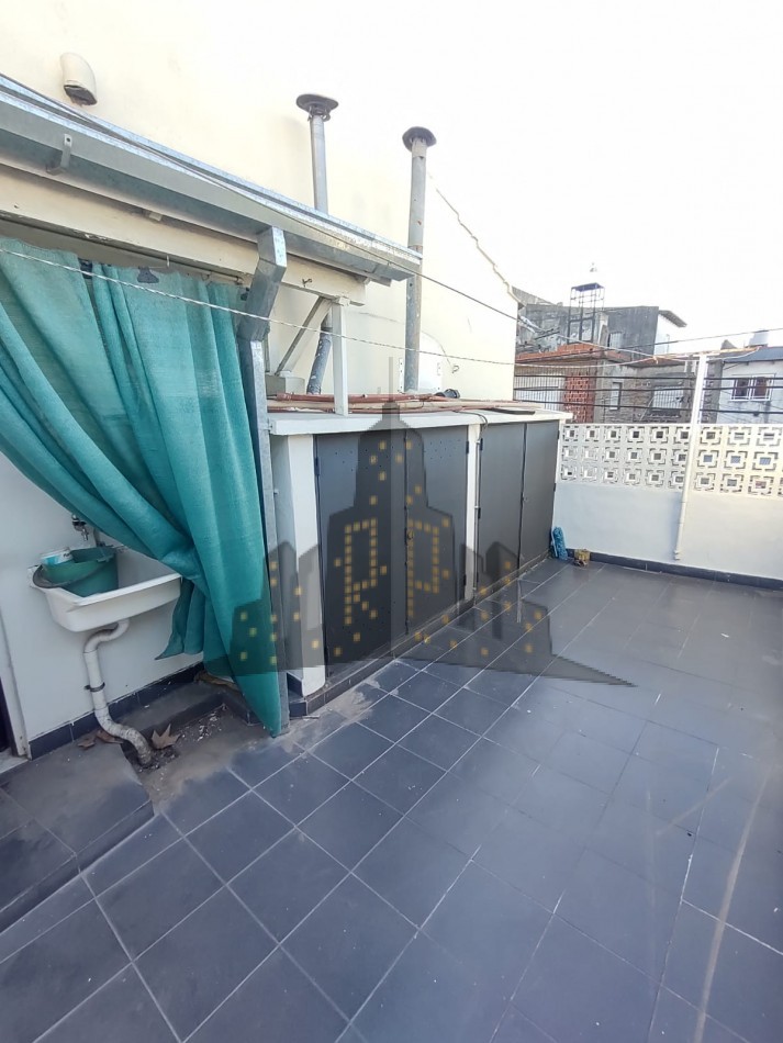 VENTA EN BLOCK - CASA TIPO PH PARA DOS FAMILAS - OPORTUNIDAD - CASEROS - 3 AMBIENTES - 2 AMBIENTES CON COCHERA