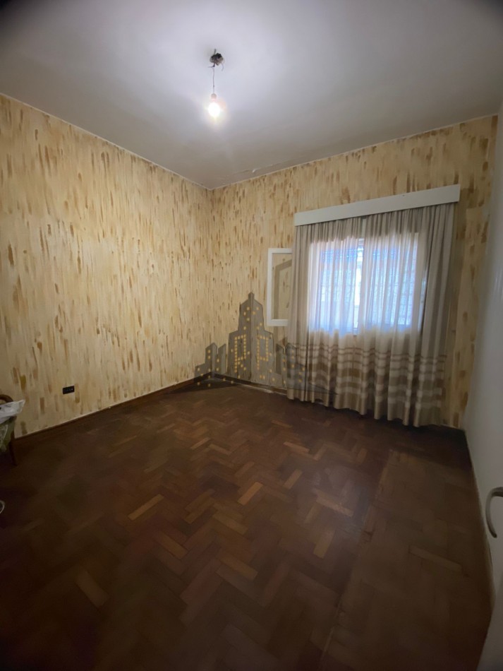 VENTA - CASA 4 AMBIENTES - CASEROS NORTE - GARAGE - FONDO - APTA CREDITO