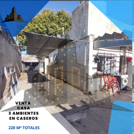 VENTA - CASA - TRES AMBIENTES - COCHERA PASANTE - LOTE PROPIO - IDEAL INVERSOR - GALPON FAMILIAR - TERRAZA - EXCELENTE UBICACION - CASEROS NORTE CENTRO - TRES DE FEBRERO