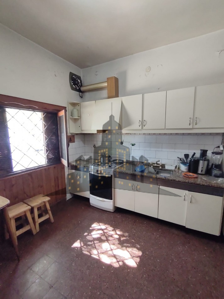 VENTA - CASA - LOTE PROPIO - CASEROS - 4 CUATRO AMBIENTES - TERRAZA PROPIA - PARRILLA - OPORTUNIDAD. - APTA CREDITO