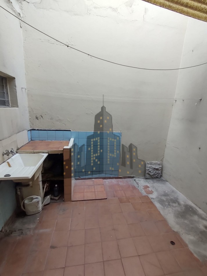 VENTA EN BLOCK - CASA TIPO PH PARA DOS FAMILAS - OPORTUNIDAD - CASEROS - 3 AMBIENTES - 2 AMBIENTES CON COCHERA