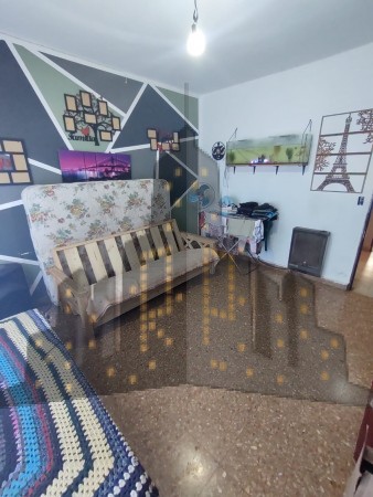 VENTA - CASA - TRES AMBIENTES - COCHERA PASANTE - LOTE PROPIO - IDEAL INVERSOR - GALPON FAMILIAR - TERRAZA - EXCELENTE UBICACION - CASEROS NORTE CENTRO - TRES DE FEBRERO