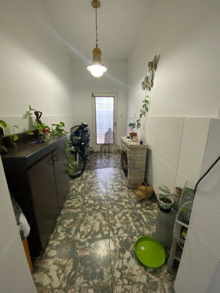 VENTA - CASEROS NORTE - PH AL FRENTE - TRES AMBIENTES - CON PATIO