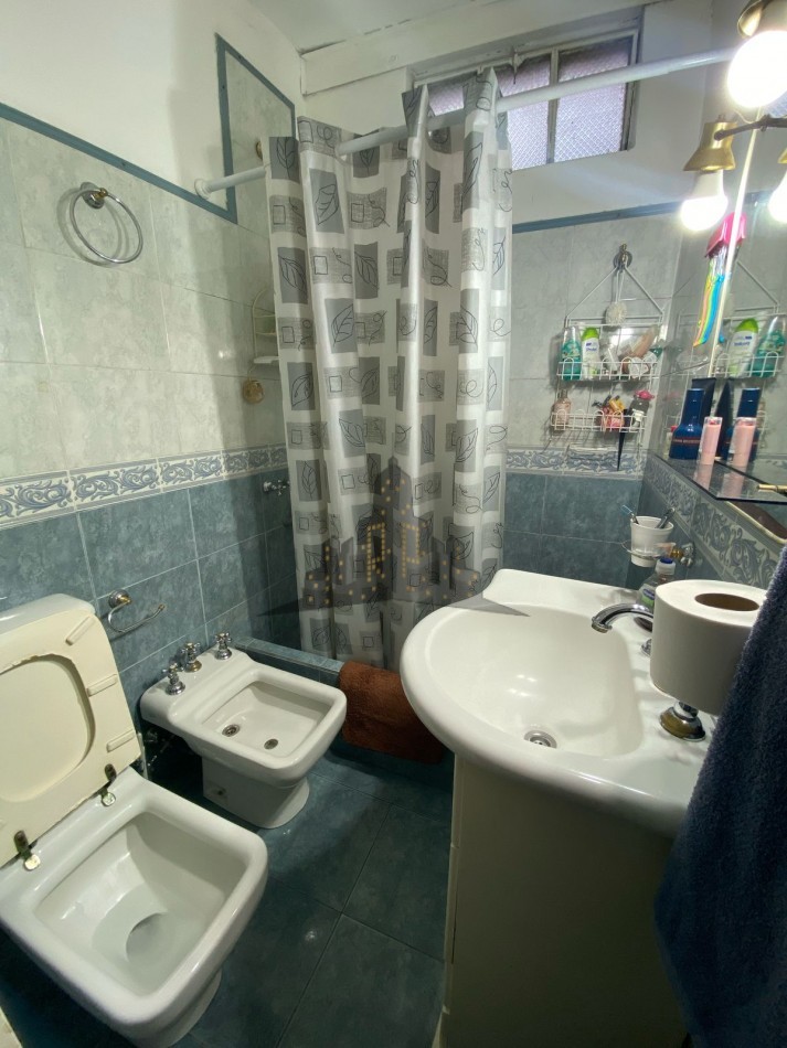 VENTA - CASEROS NORTE - PH AL FRENTE - TRES AMBIENTES - CON PATIO