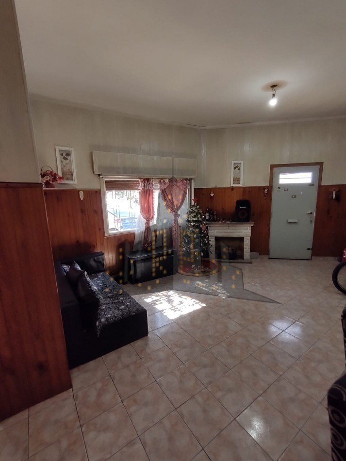 VENTA - CASA - LOTE PROPIO - CASEROS - 4 CUATRO AMBIENTES - TERRAZA PROPIA - PARRILLA - OPORTUNIDAD. - APTA CREDITO