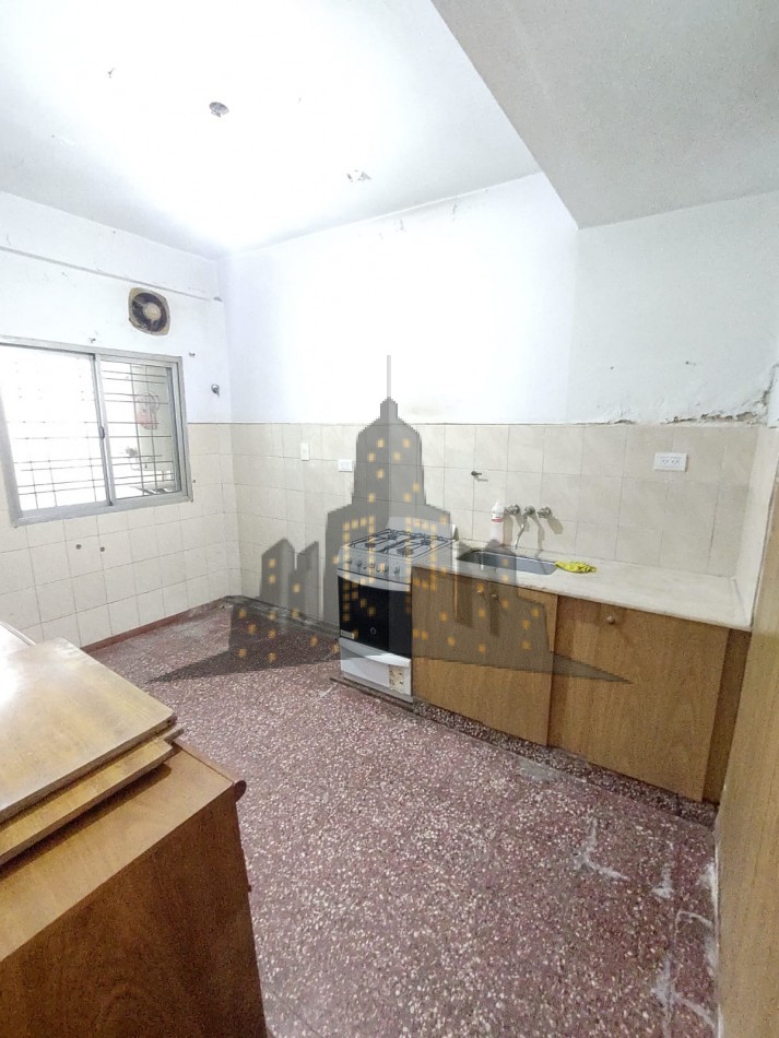 VENTA EN BLOCK - CASA TIPO PH PARA DOS FAMILAS - OPORTUNIDAD - CASEROS - 3 AMBIENTES - 2 AMBIENTES CON COCHERA