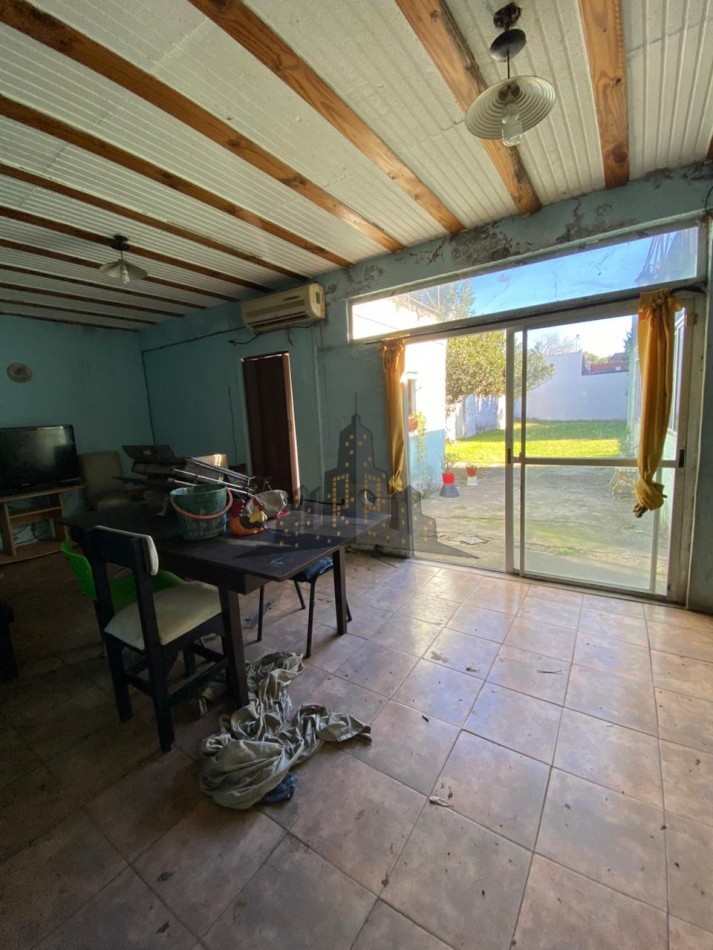 VENTA - IMPORTANTE LOTE - CASA 4 AMBIENTES - IDEAL INVERSION -