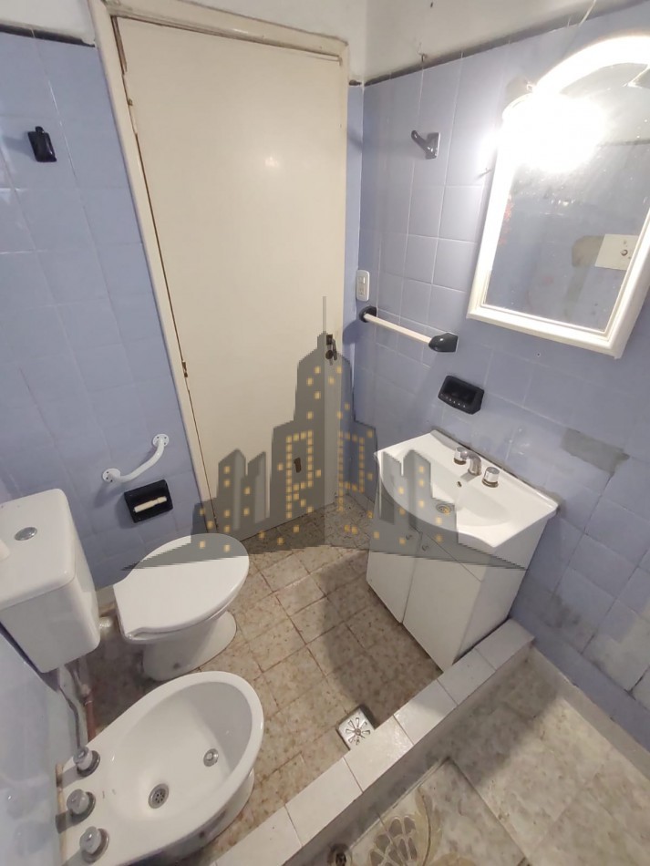 VENTA EN BLOCK - CASA TIPO PH PARA DOS FAMILAS - OPORTUNIDAD - CASEROS - 3 AMBIENTES - 2 AMBIENTES CON COCHERA