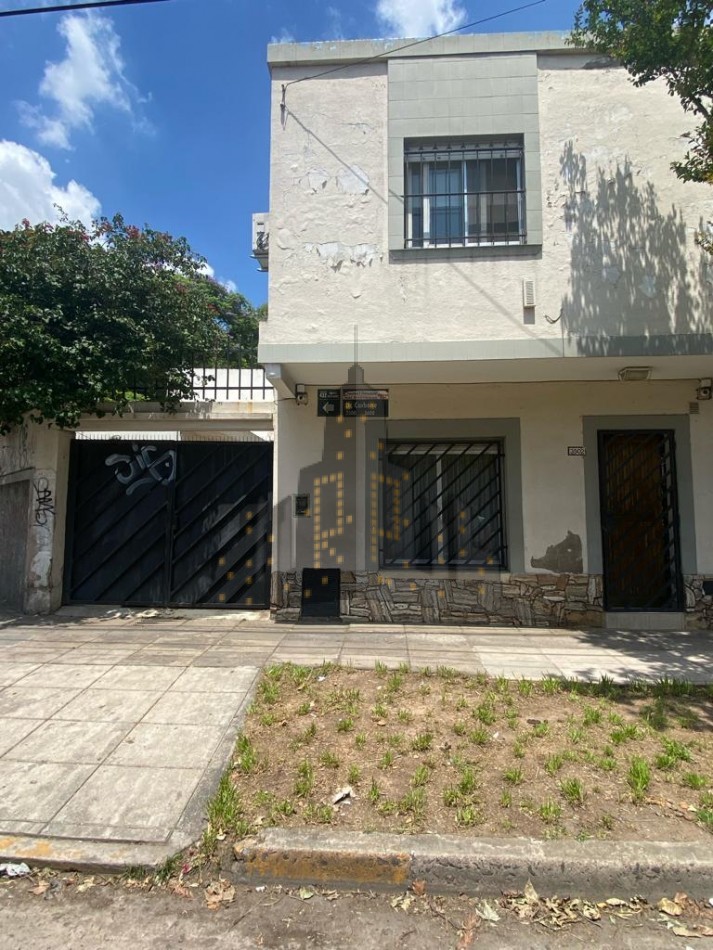 VENTA - CASA CUATRO AMBIENTES - SANTOS LUGARES - TIPO DUPLEX - ACEPTA PERMUTA MENOR VALOR
