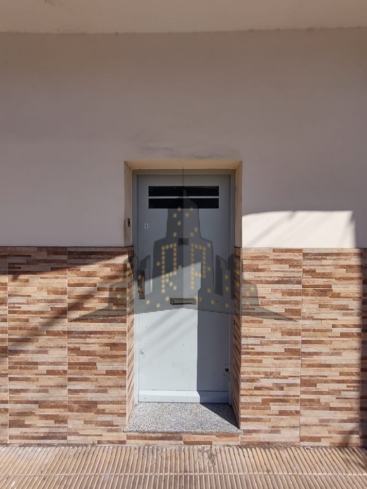 VENTA - CASA - LOTE PROPIO - CASEROS - 4 CUATRO AMBIENTES - TERRAZA PROPIA - PARRILLA - OPORTUNIDAD. - APTA CREDITO