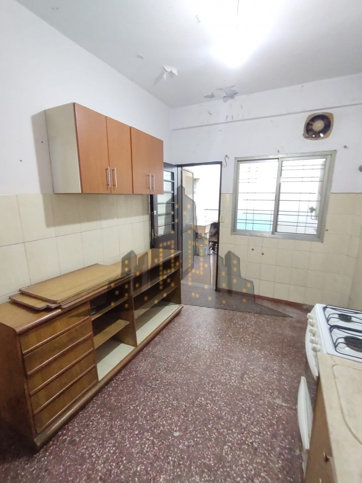 VENTA EN BLOCK - CASA TIPO PH PARA DOS FAMILAS - OPORTUNIDAD - CASEROS - 3 AMBIENTES - 2 AMBIENTES CON COCHERA