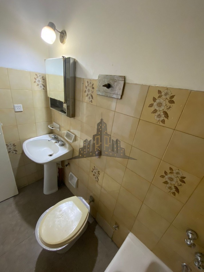 VENTA - DEPARTAMENTO DOS AMBIENTES - CASEROS - BAJAS EXPENSAS
