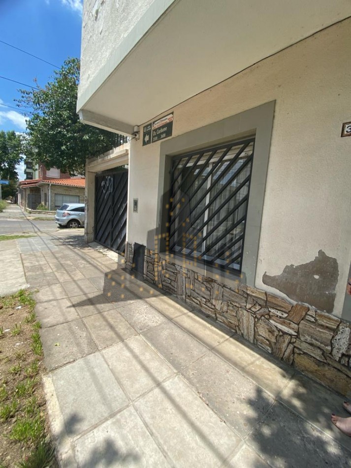 VENTA - CASA CUATRO AMBIENTES - SANTOS LUGARES - TIPO DUPLEX - ACEPTA PERMUTA MENOR VALOR