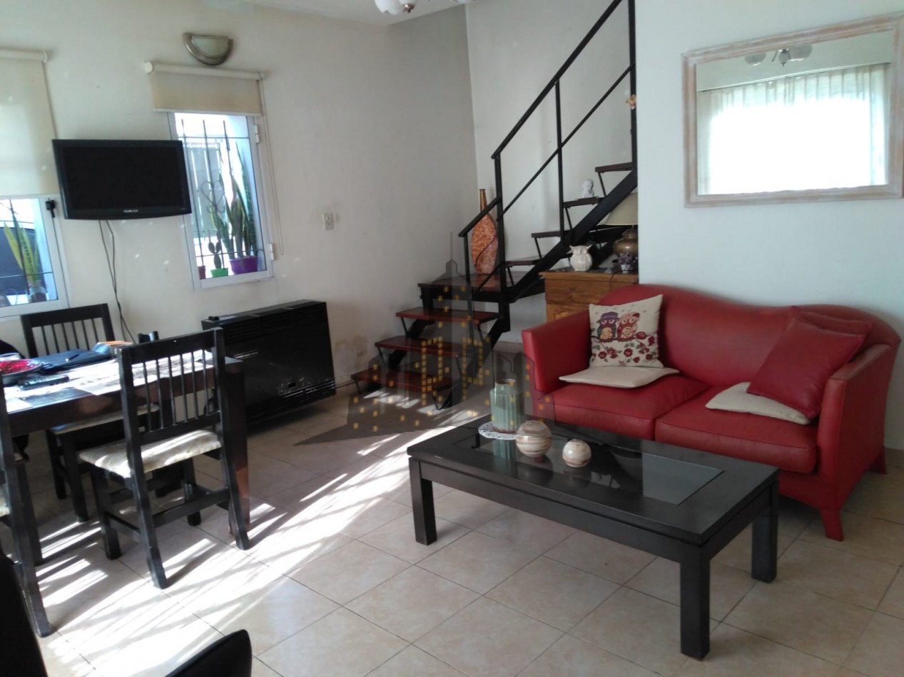 VENTA - CASA CUATRO AMBIENTES - SANTOS LUGARES - TIPO DUPLEX - ACEPTA PERMUTA MENOR VALOR