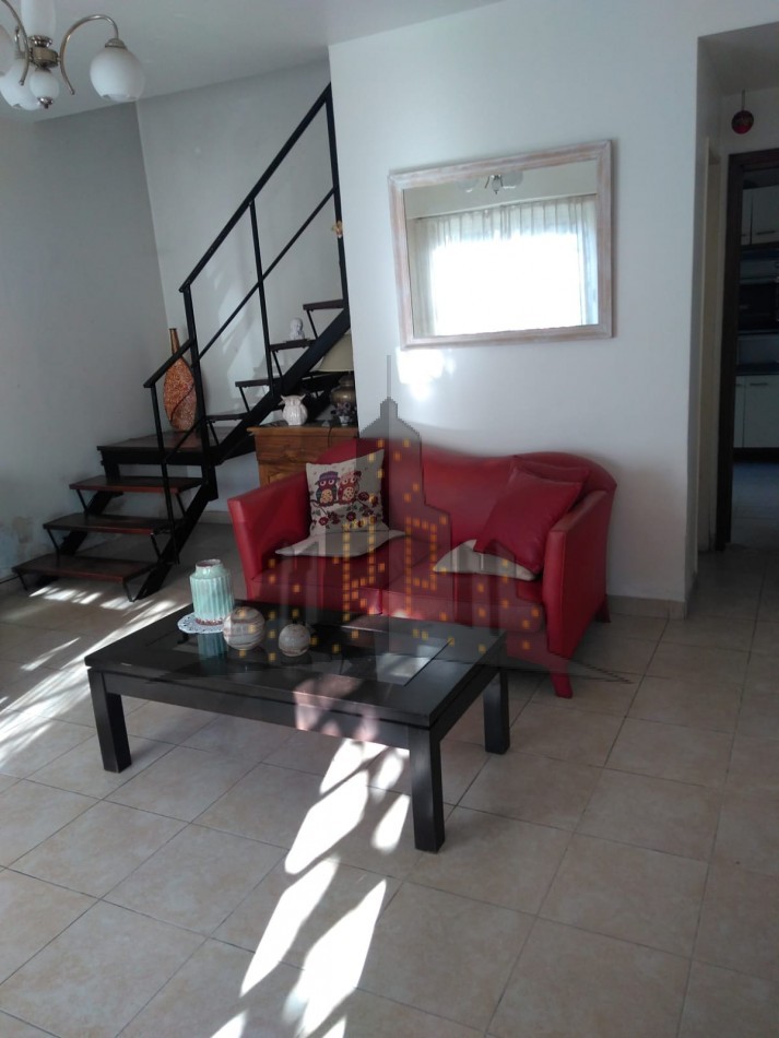 VENTA - CASA CUATRO AMBIENTES - SANTOS LUGARES - TIPO DUPLEX - ACEPTA PERMUTA MENOR VALOR