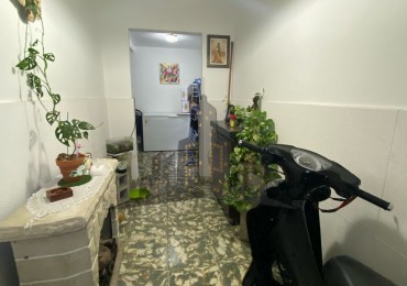  VENTA - CASEROS NORTE - PH AL FRENTE - TRES AMBIENTES - CON PATIO 