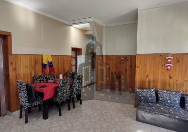 VENTA - CASA - LOTE PROPIO - CASEROS - 4 CUATRO AMBIENTES - TERRAZA PROPIA - PARRILLA - OPORTUNIDAD. - APTA CREDITO 