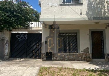 VENTA - CASA CUATRO AMBIENTES - SANTOS LUGARES -  TIPO DUPLEX - ACEPTA PERMUTA MENOR VALOR