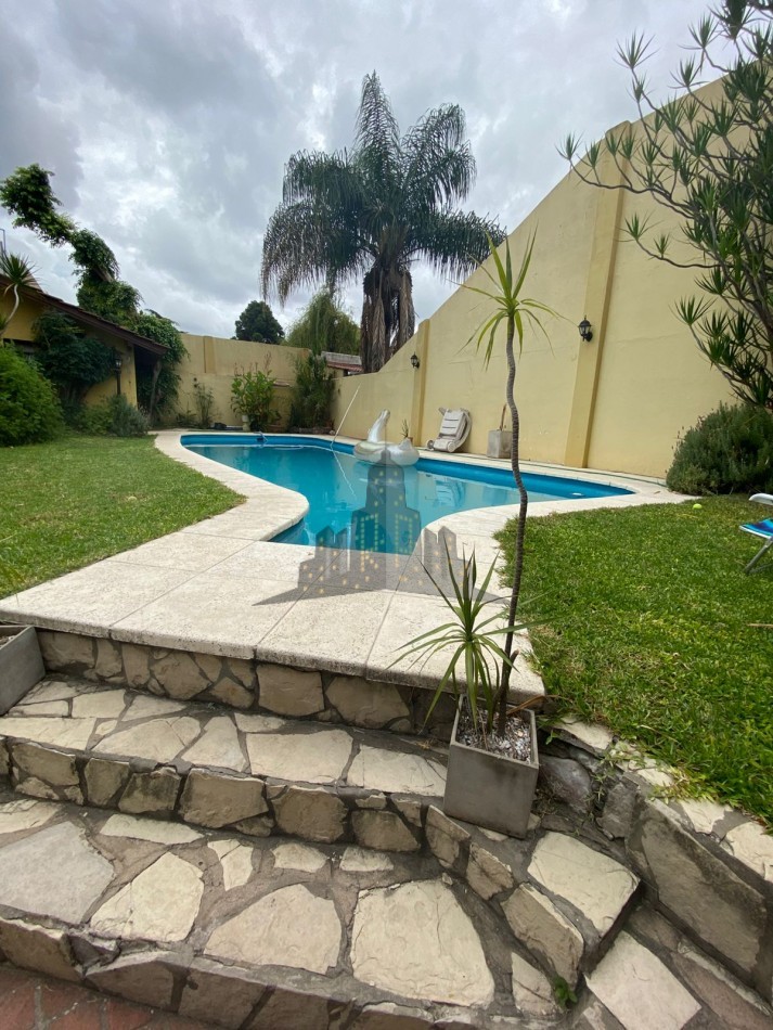 VENTA - CASA SOBRE LOTE PROPIO EN CASEROS | UBICACION ESTRATEGICA + GRAN POTENCIAL - 