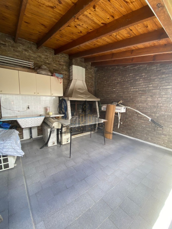  VENTA - PH 3 AMBIENTES TIPO CASA CON COCHERA Y PATIO - APTO CREDITO - CASEROS -  EXCELENTE OPORTUNIDAD