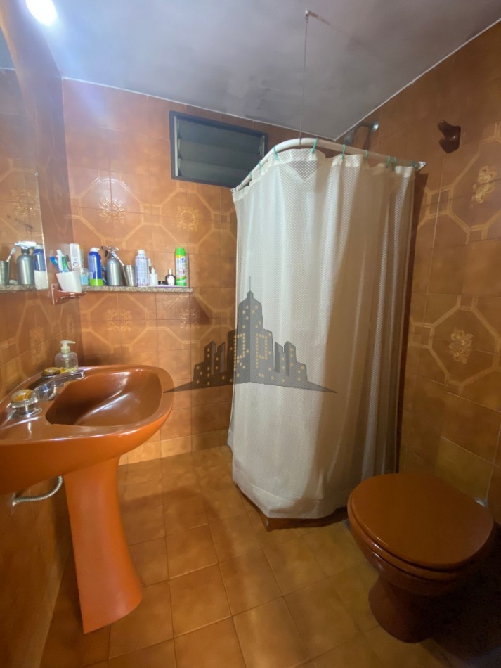 VENTA - GRAN CASA MULTIFAMILIAR EN DOS PLANTAS - APTO CREDITO 