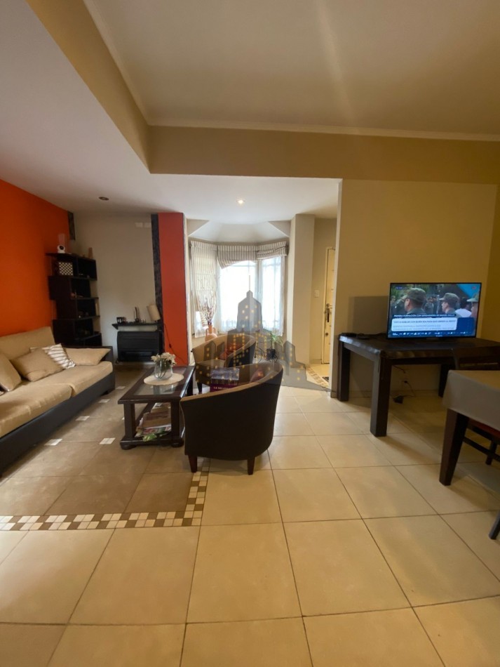 VENTA - CASA SOBRE LOTE PROPIO EN CASEROS | UBICACION ESTRATEGICA + GRAN POTENCIAL - 