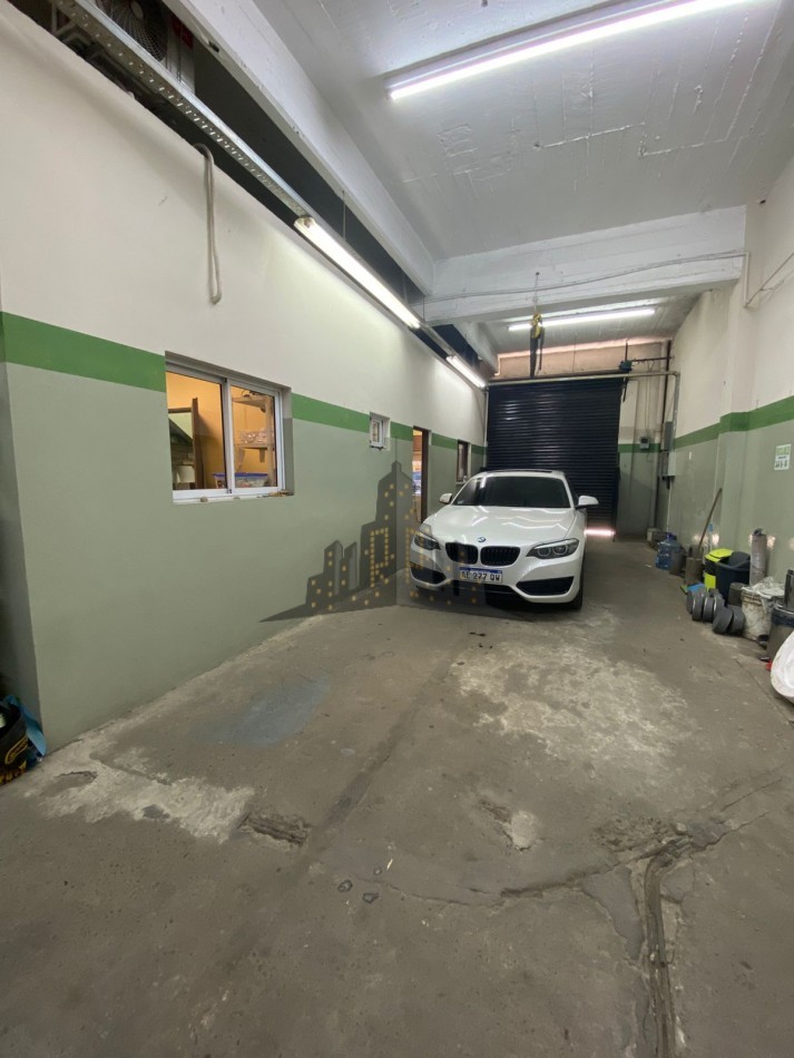 VENTA - GALPON + CASA 3 AMBIENTES PRIMES PISO - EXCELENTE PROPIEDAD  - CASEROS 