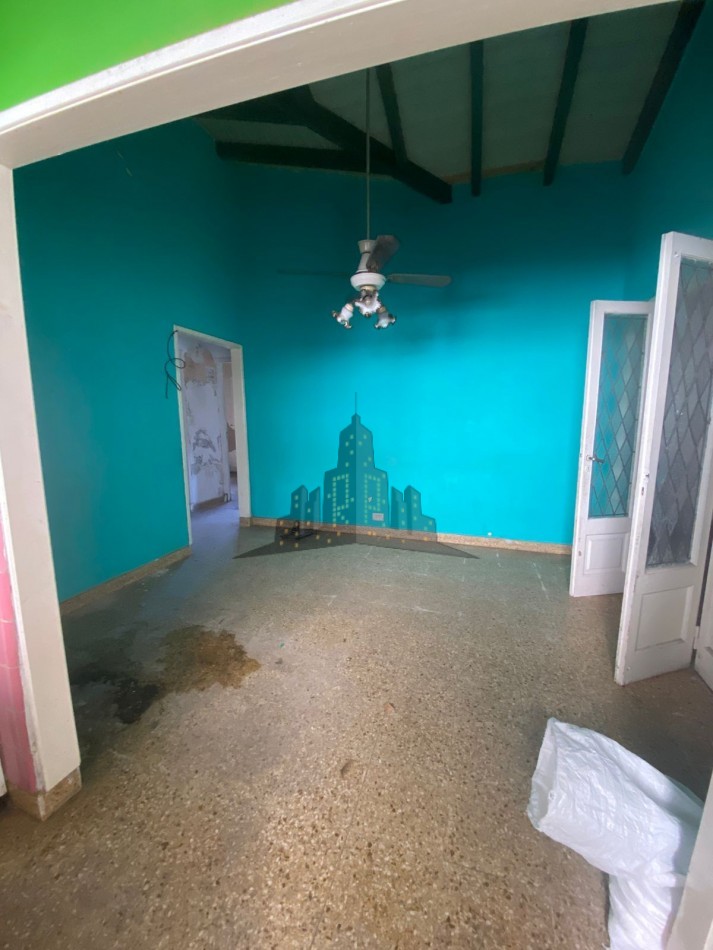 VENTA - CASA 4 AMBIENTES - LOTE PROPIO - A REFACCIONAR - CASEROS NORTE 