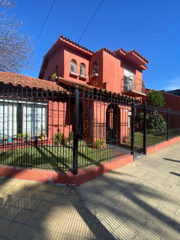 VENTA - GRAN CASA MULTIFAMILIAR EN DOS PLANTAS - APTO CREDITO 