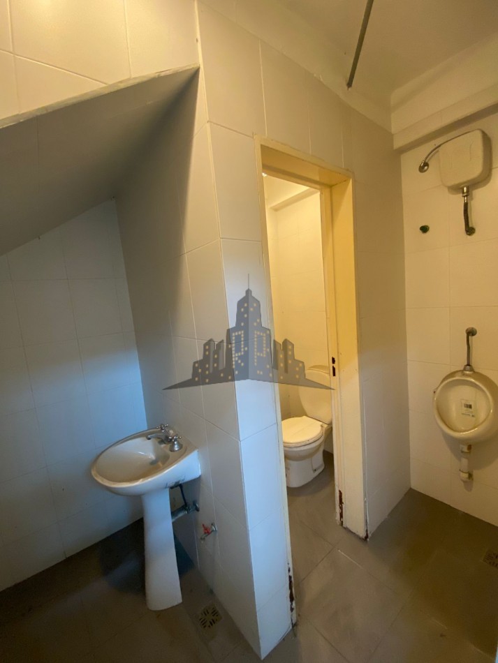 ALQUILER - GALPON INDUSTRIAL/LOGISTICA - SALIDA A DOS CALLES  - CASEROS 