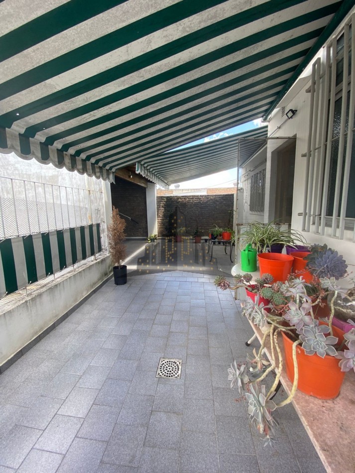  VENTA - PH 3 AMBIENTES TIPO CASA CON COCHERA Y PATIO - APTO CREDITO - CASEROS -  EXCELENTE OPORTUNIDAD