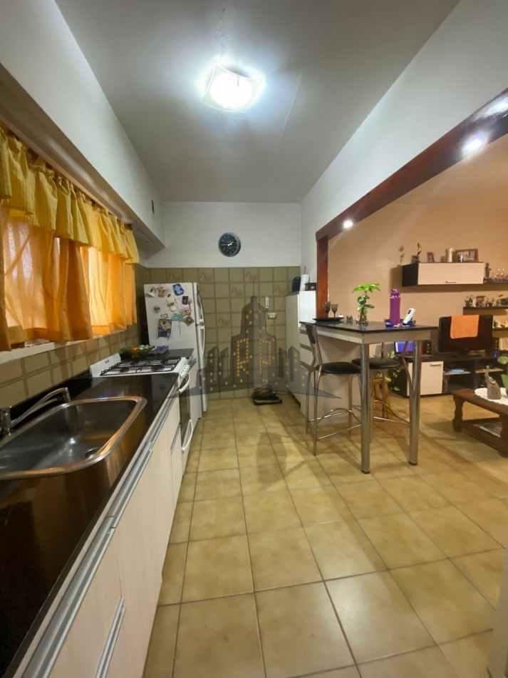  VENTA - PH 3 AMBIENTES TIPO CASA CON COCHERA Y PATIO - APTO CREDITO - CASEROS -  EXCELENTE OPORTUNIDAD